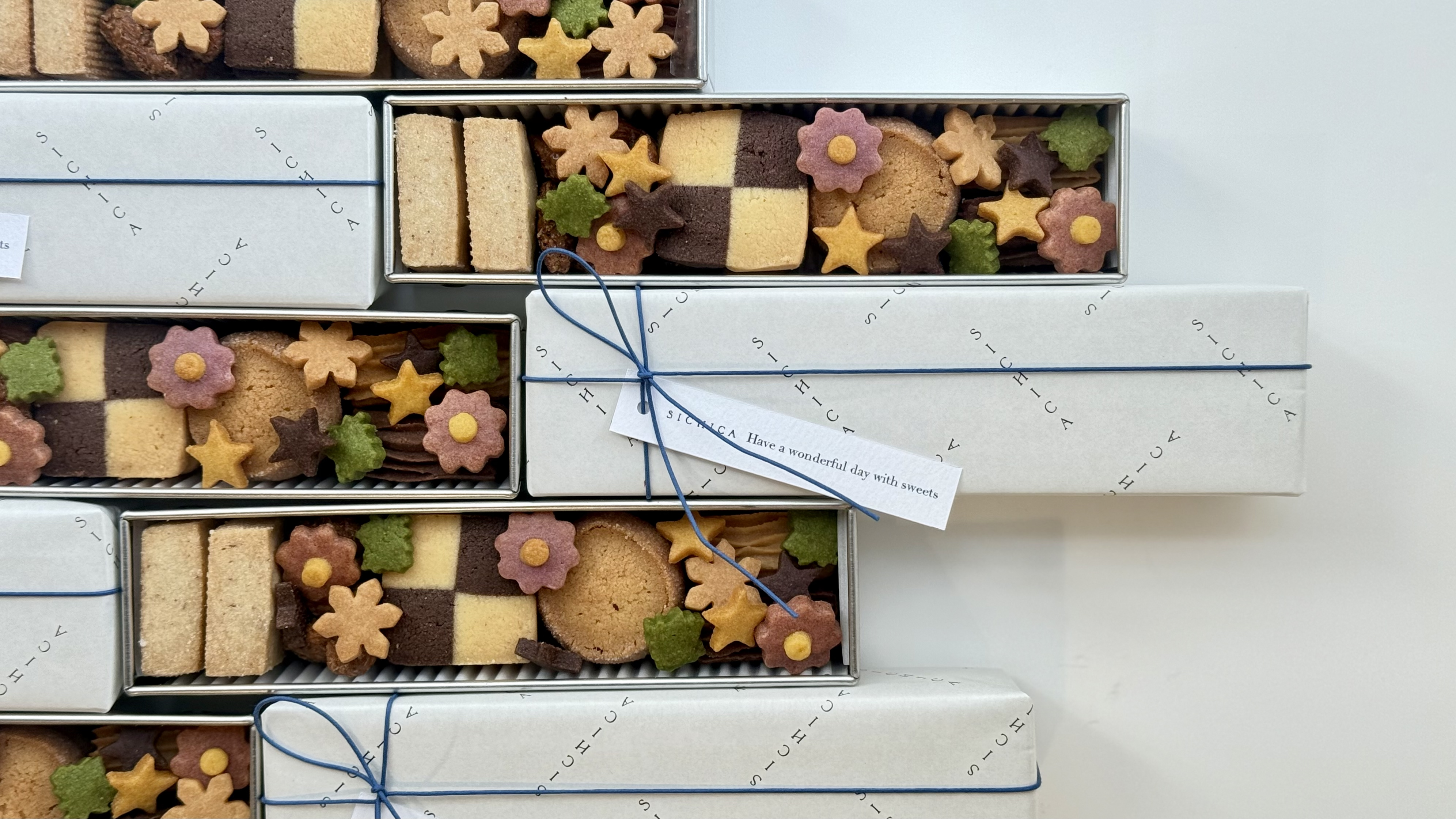 漆菓の吹き寄せクッキー缶