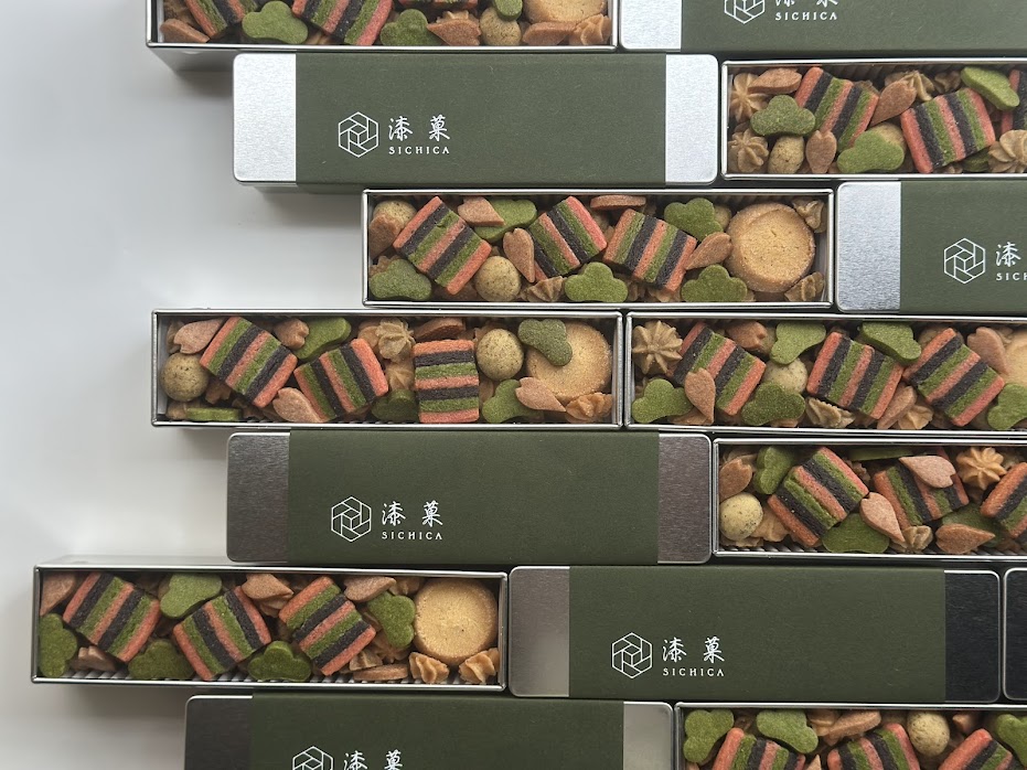 漆菓の吹き寄せクッキー缶