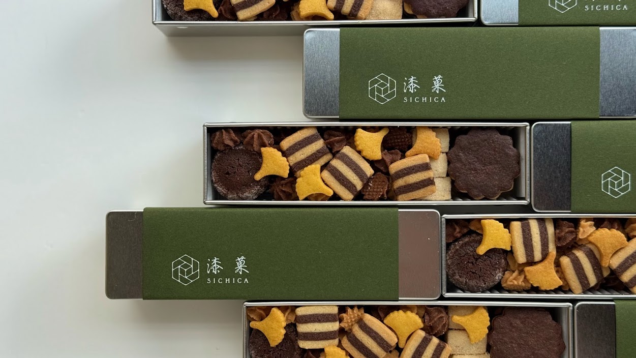 漆菓の吹き寄せクッキー缶