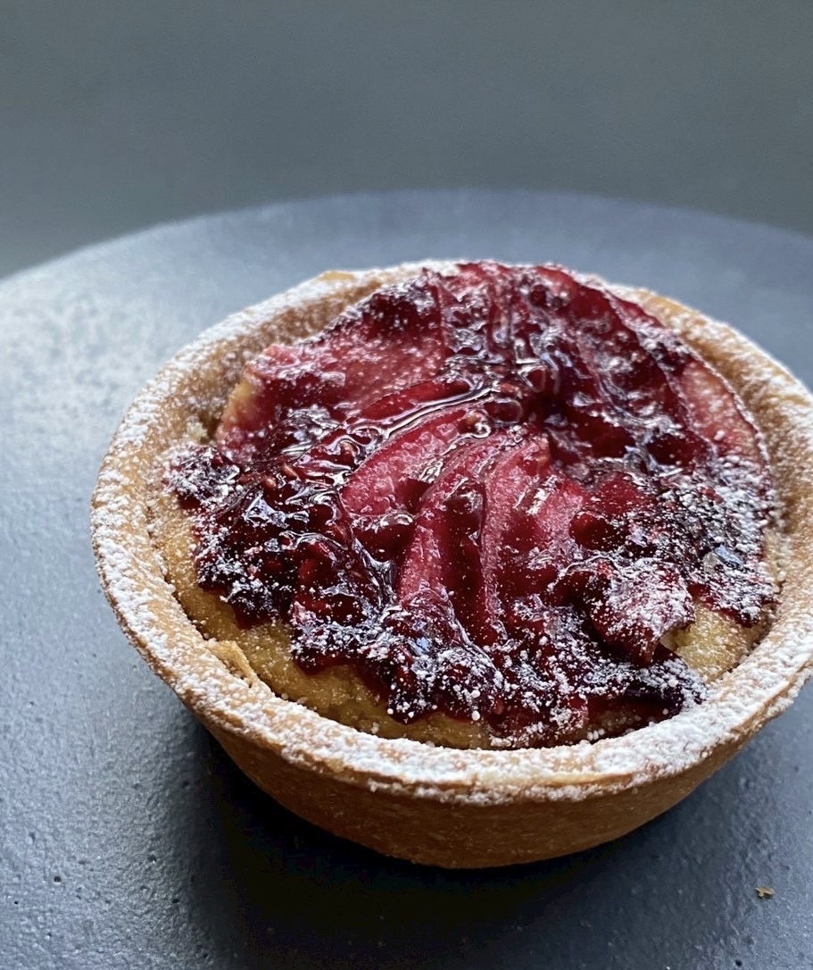 りんごの赤いタルト